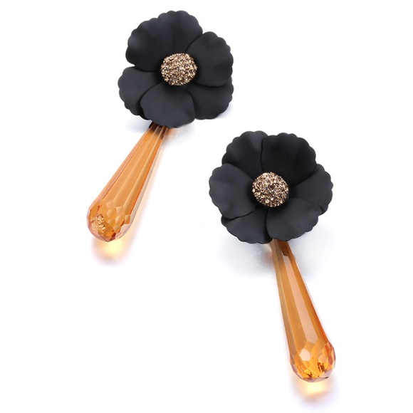 swarovski earrings two colors available - Picture 3 of 8